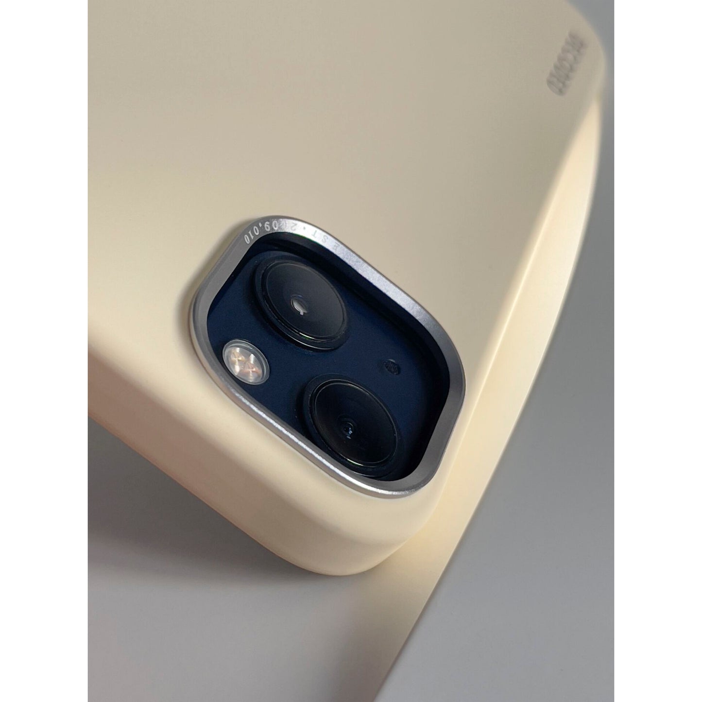 Decoded AntiMicrobial Silicone Backcover iPhone 14 Sweet Corn