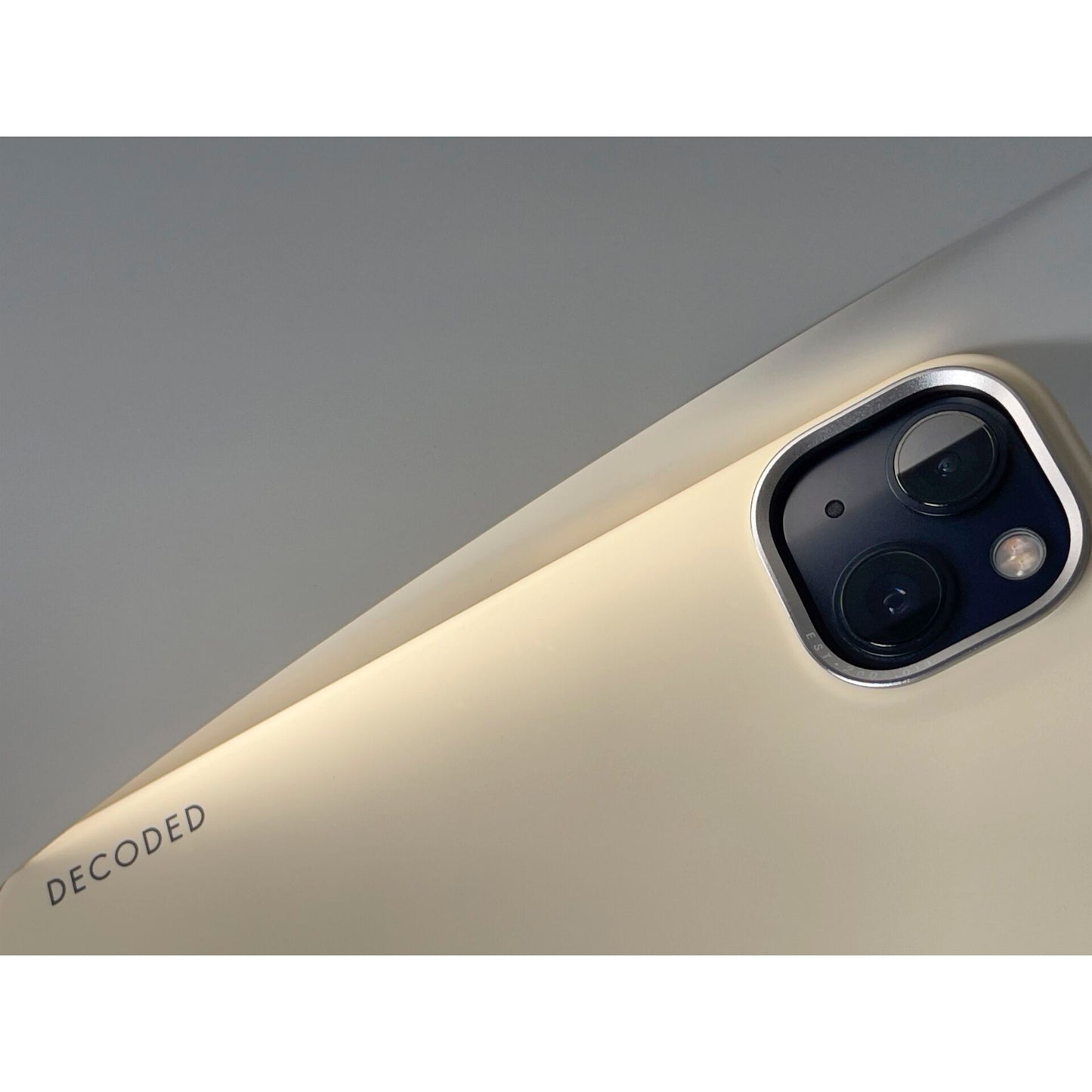 Decoded AntiMicrobial Silicone Backcover iPhone 14 Sweet Corn