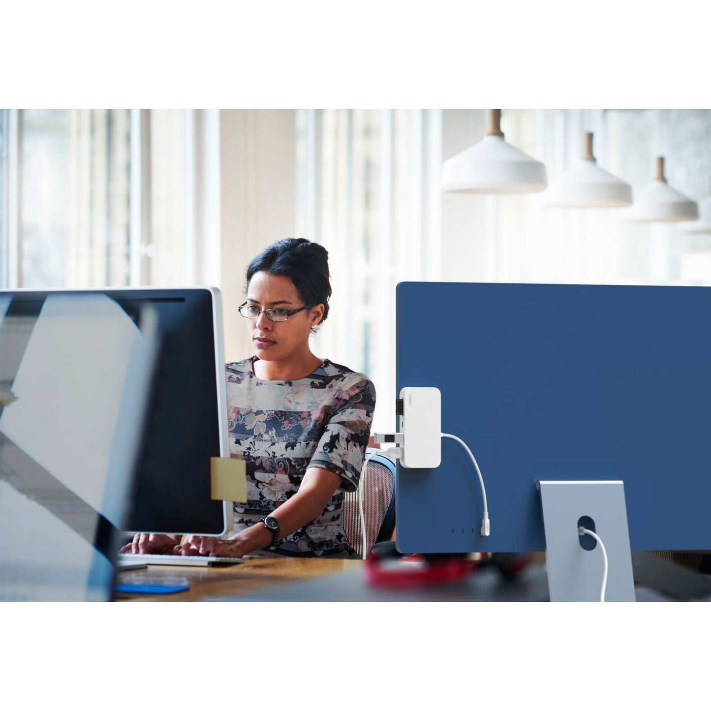 Belkin CONNECT USB-C 6-in-1 Multiport-Hub+ Holder INC011btWH