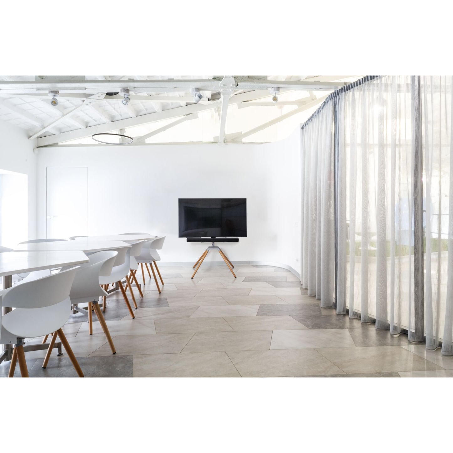 One for All Quadpod TV Stand 70 360 Grad          light  WM 7476