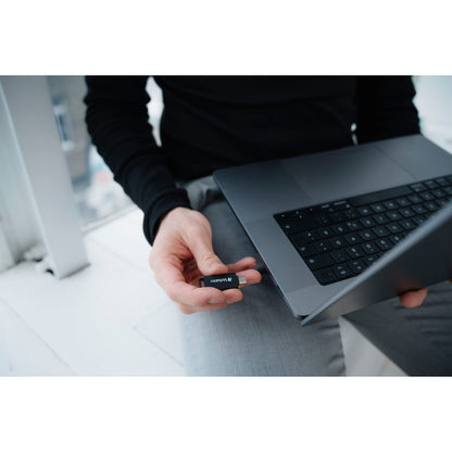 Verbatim Retractable        32GB USB 3.2 Gen 1 USB-C