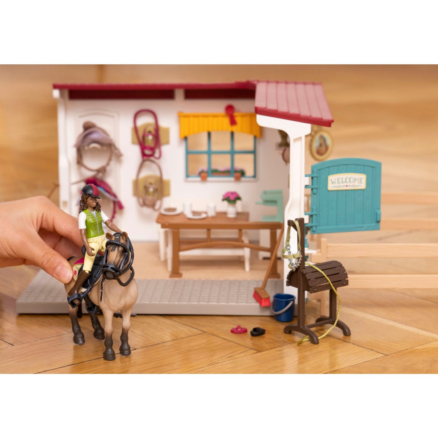 Schleich Horse Club        42591 Tack Room