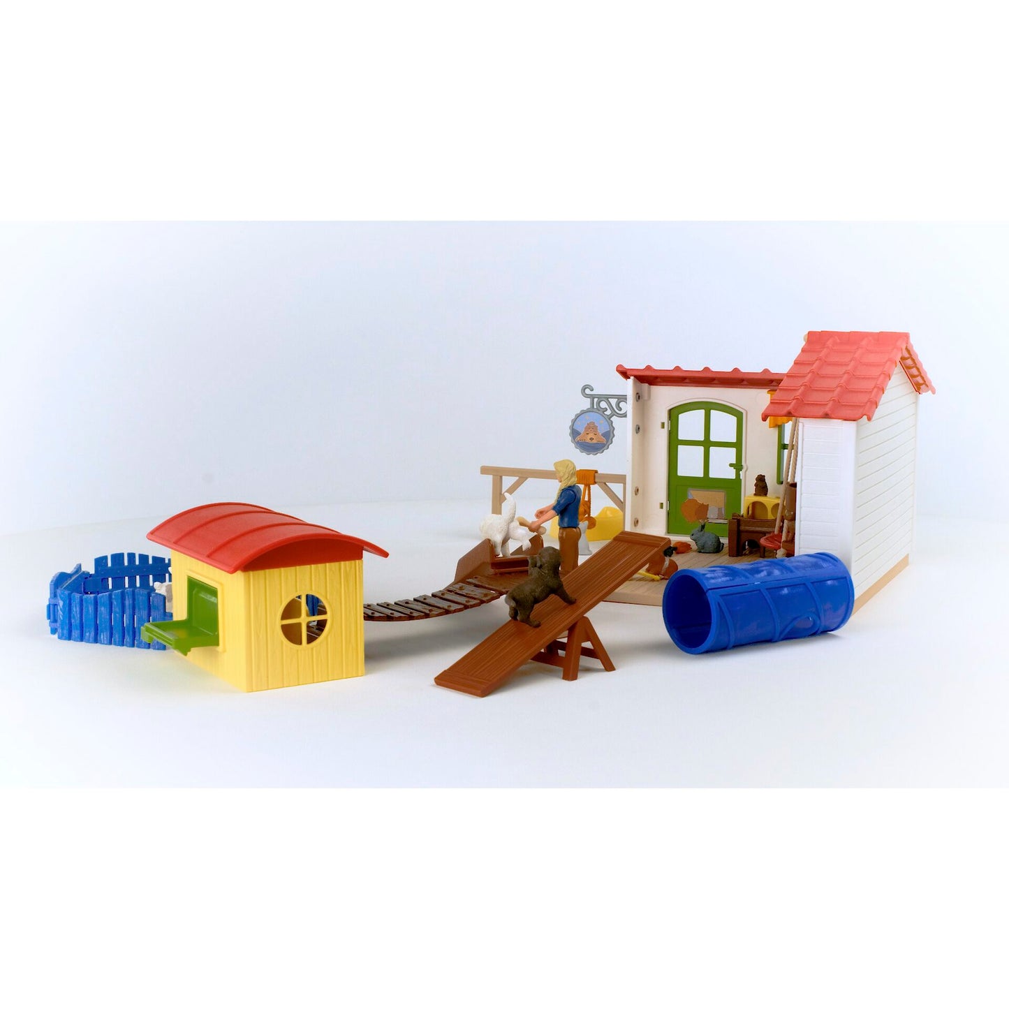 SChleich Farm World     42607 Pet Hotel