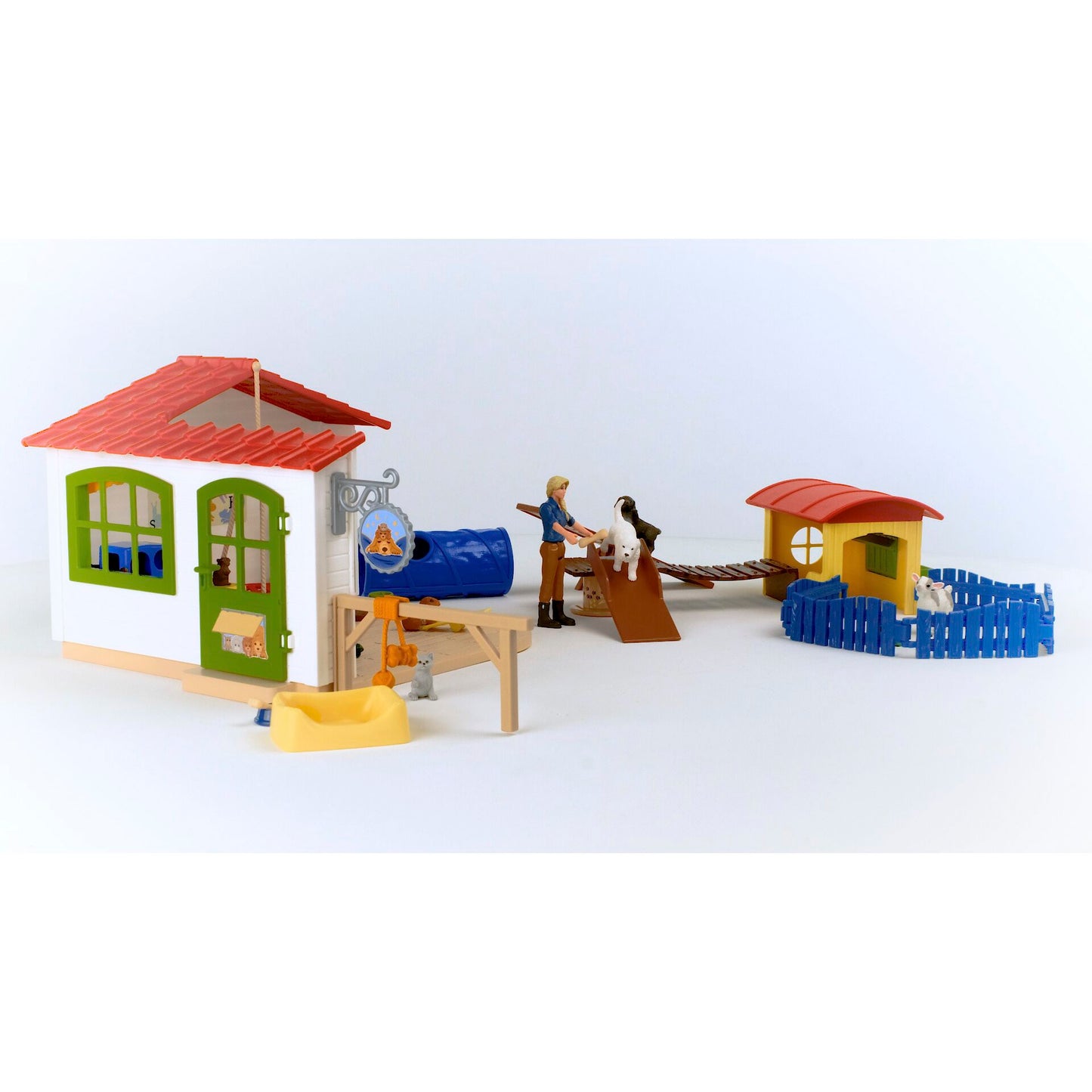 SChleich Farm World     42607 Pet Hotel