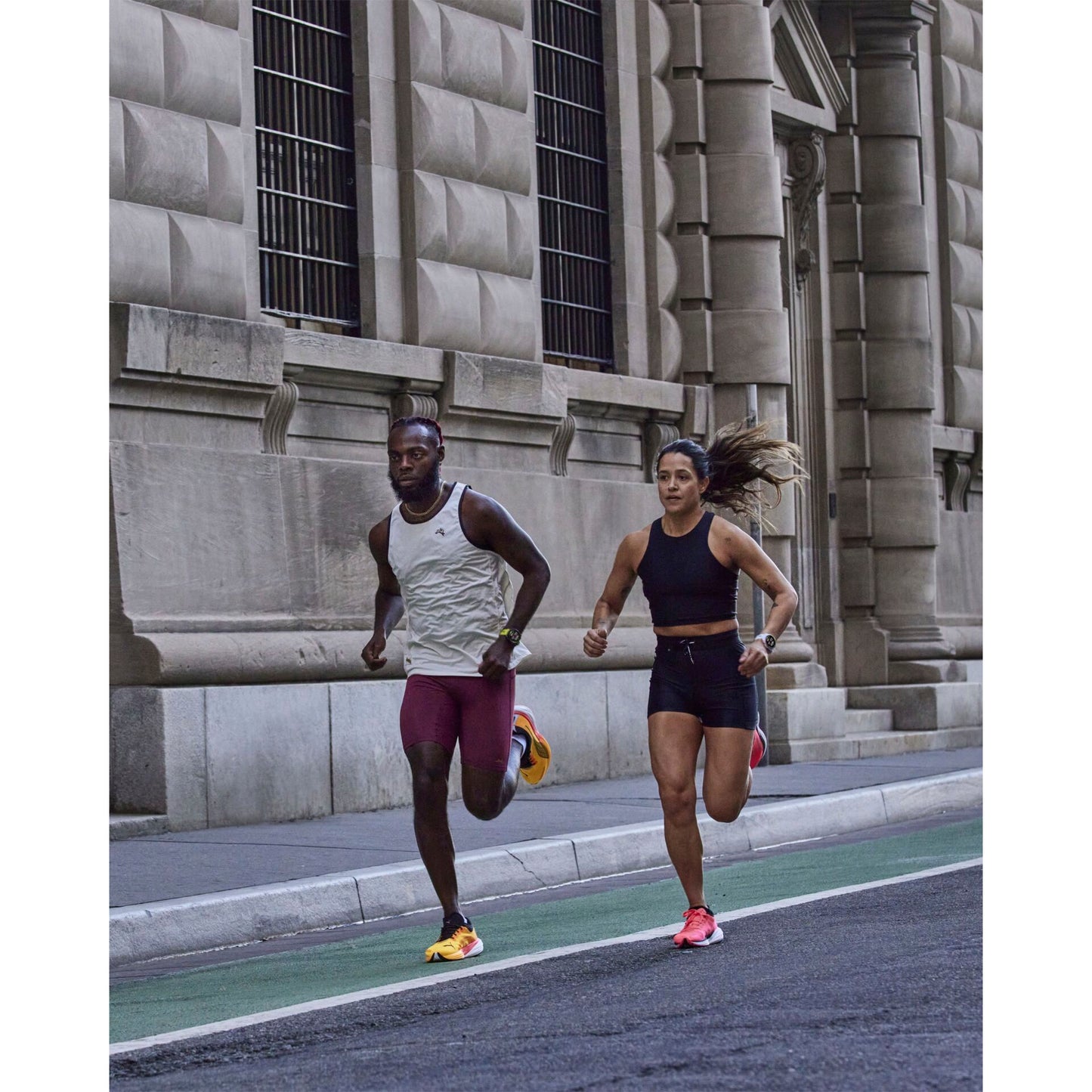 Garmin Forerunner 965 Whitestone/Powder Gray
