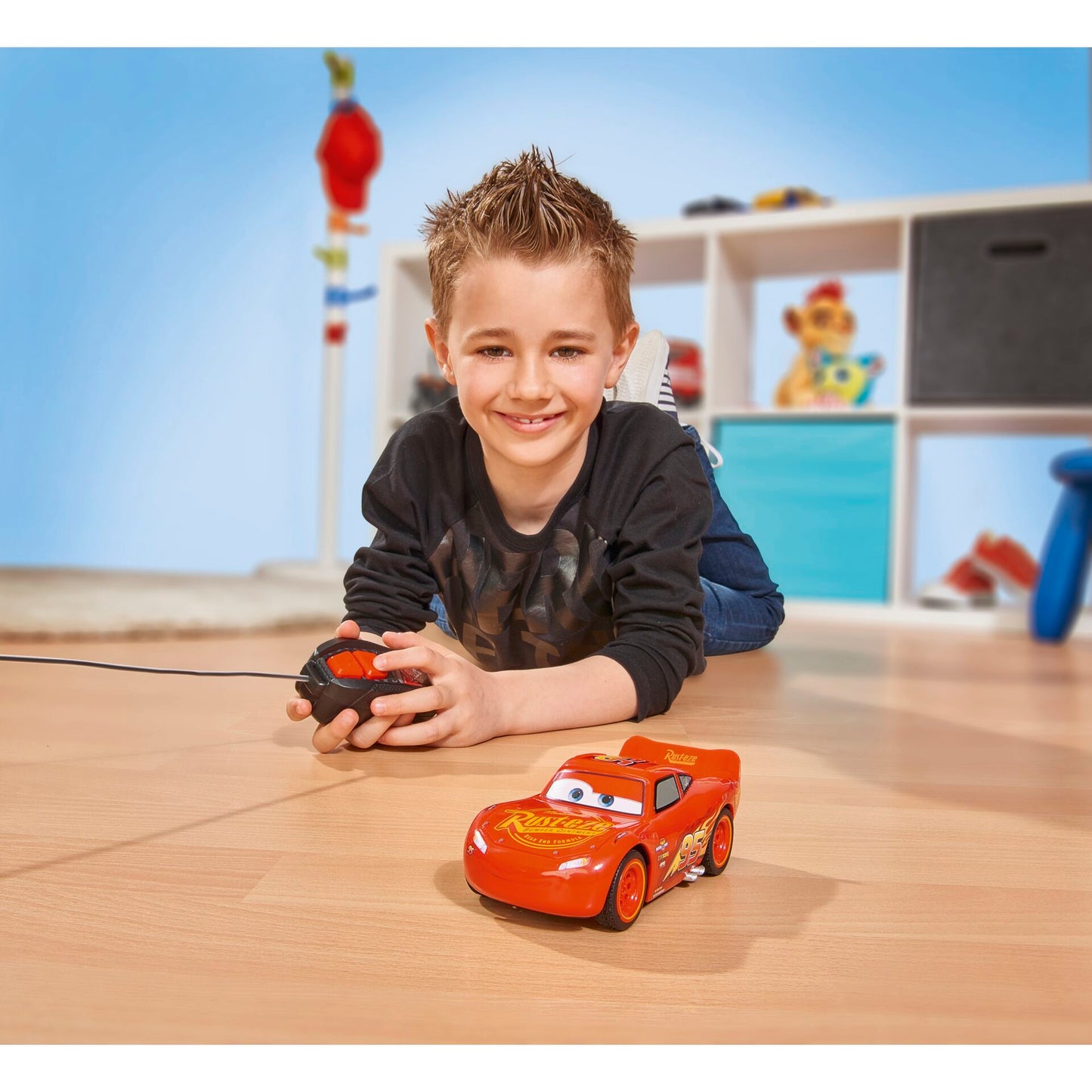 Jada RC Cars 3 Lightning McQueen 27 MHz 1:32            203081000