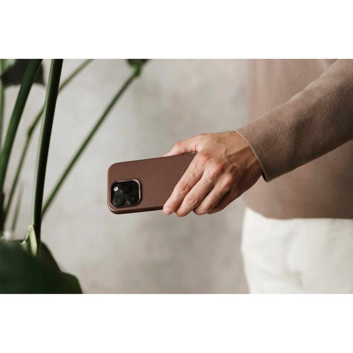 Woodcessories Bio Leather Case MagSafe iPhone 15 Pro Max Brown