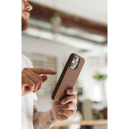 Woodcessories Bio Leather Case MagSafe iPhone 15 Pro Max Brown