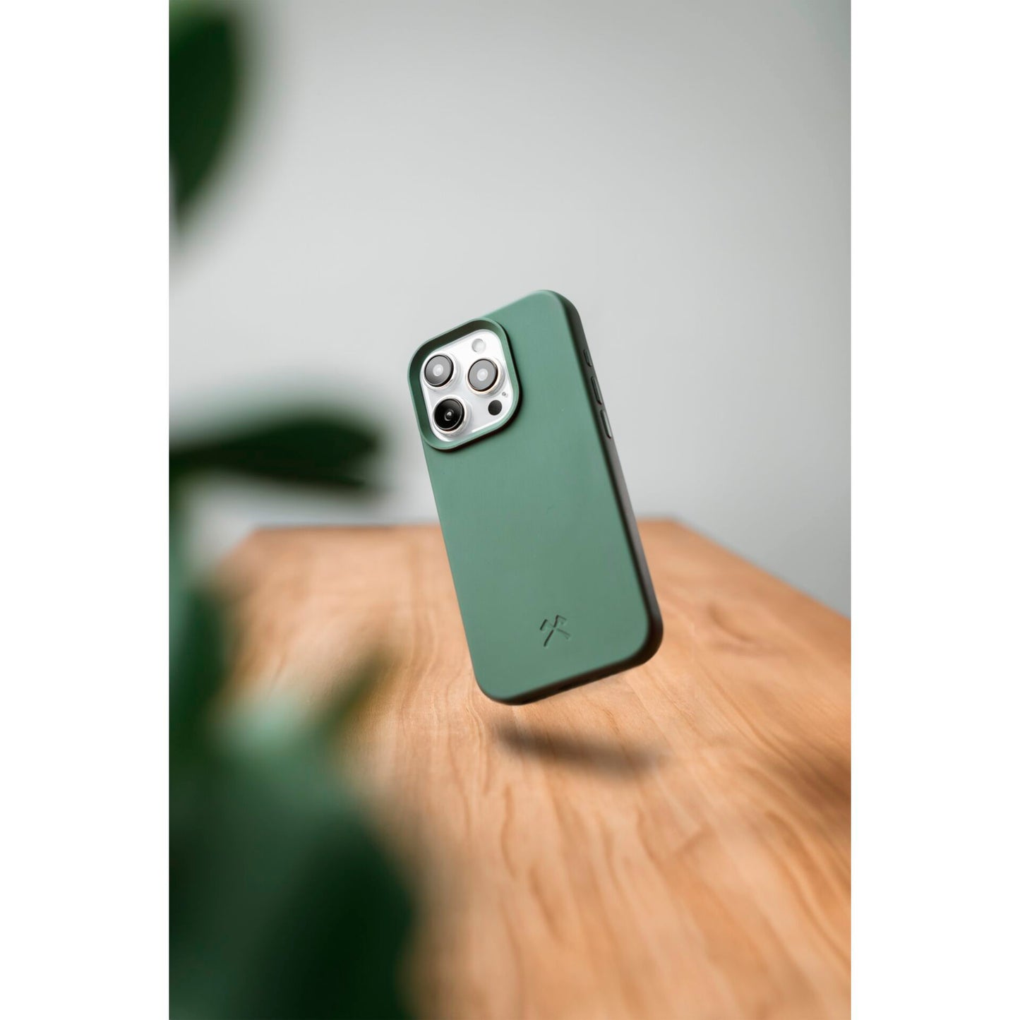 Woodcessories Bio Case MagSafe iPhone 15 Pro Midnight Green
