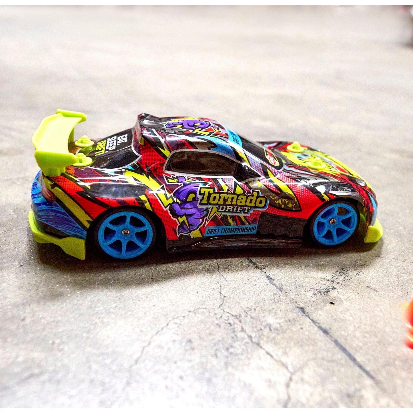 Dickie RC Tornado Drift, RTR 2,4 GHz                201104007