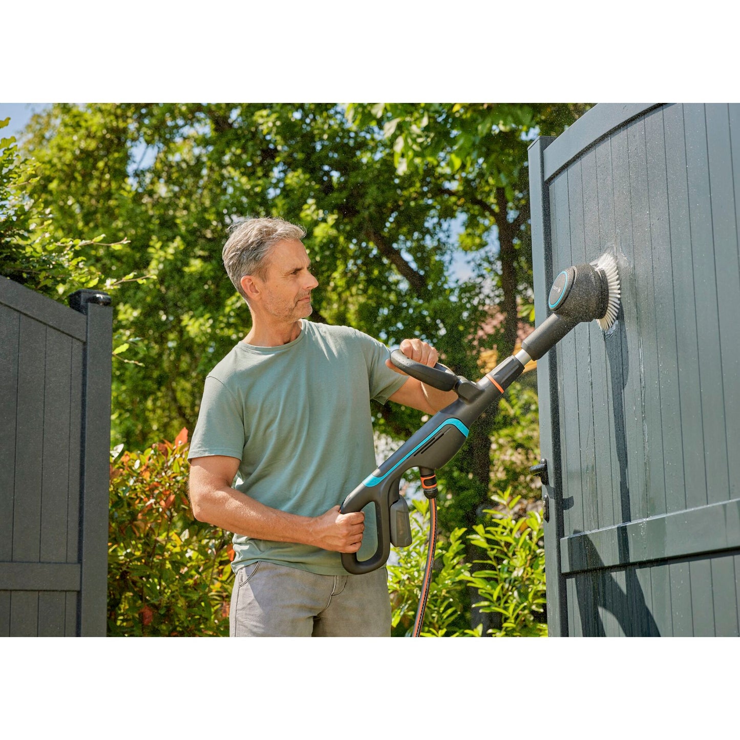 Gardena Multi Cleaner Aqua Brush Compact 02/18V P4A solo