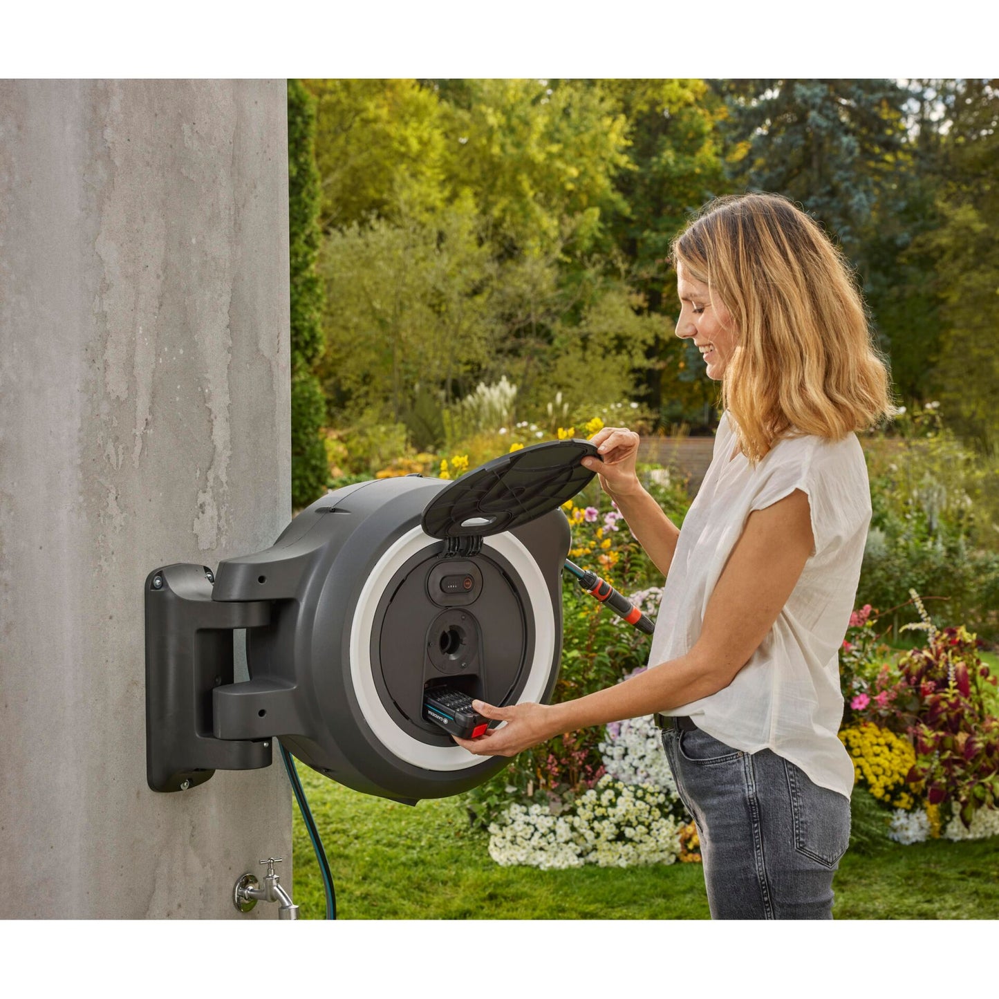 Gardena Battery Wall Hose Box PowerRoll XL 18V Set white 35 m
