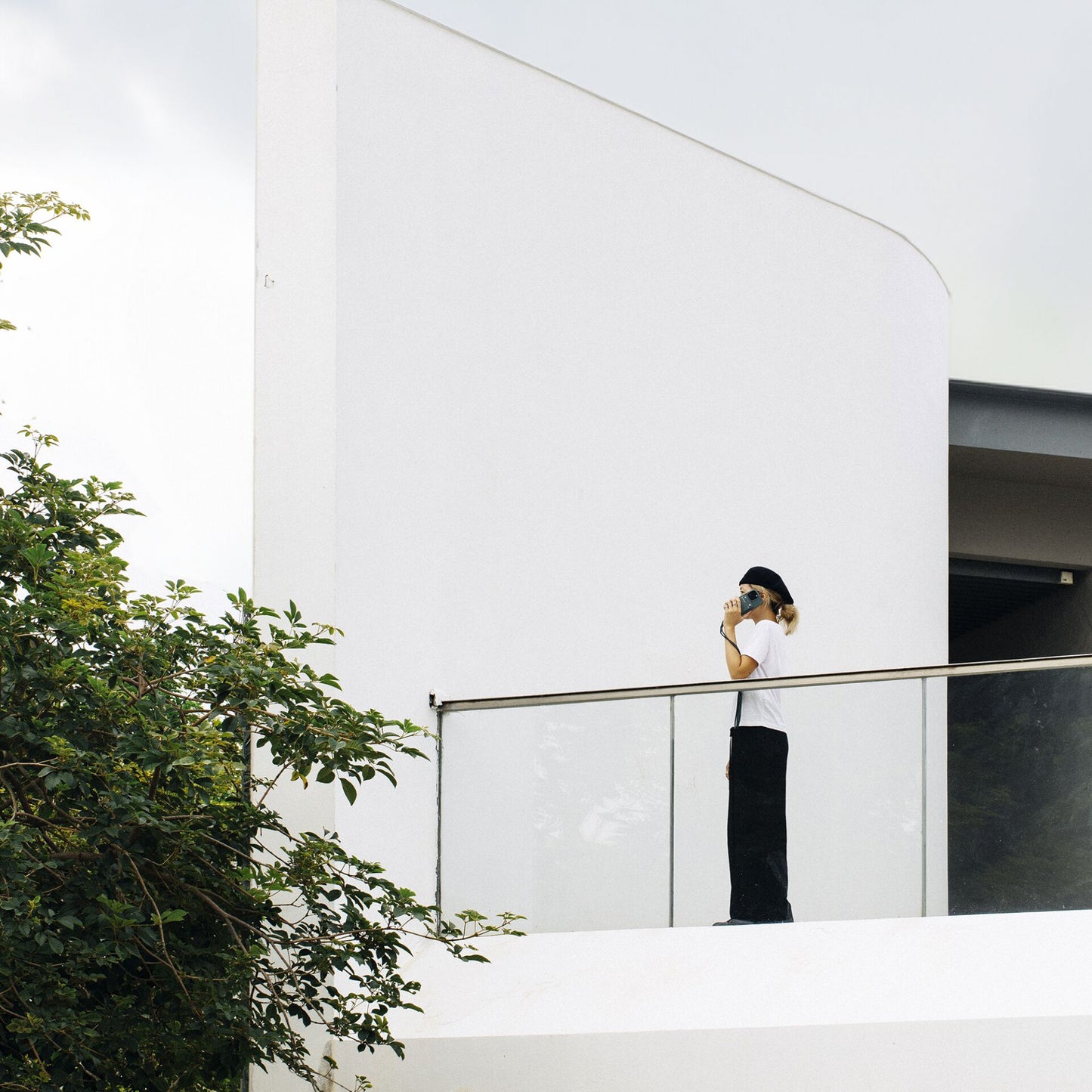 Native Union Universal City Sling Black