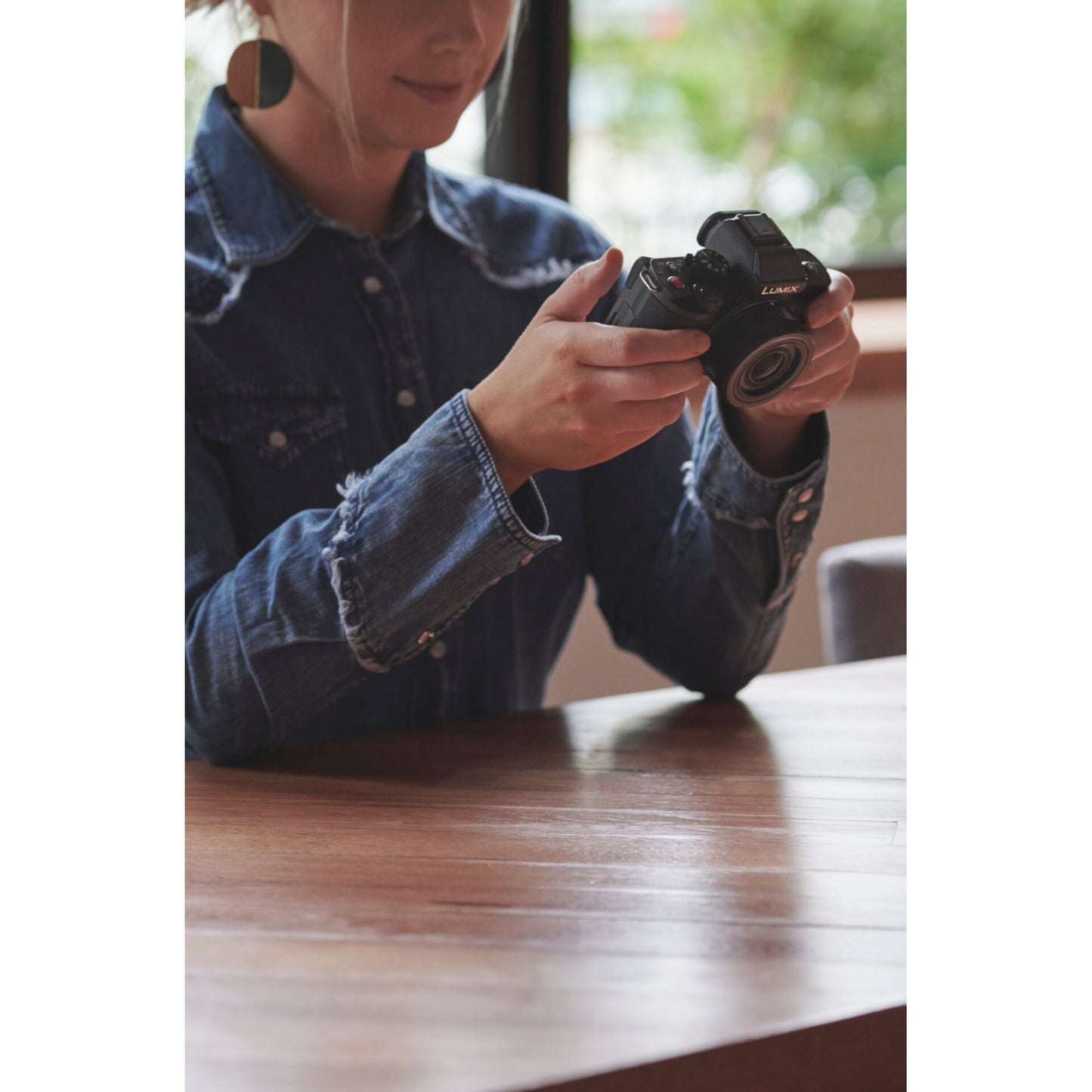 Panasonic Lumix DC-G100D black + H-FS 12-32 + DMW-SHGR2