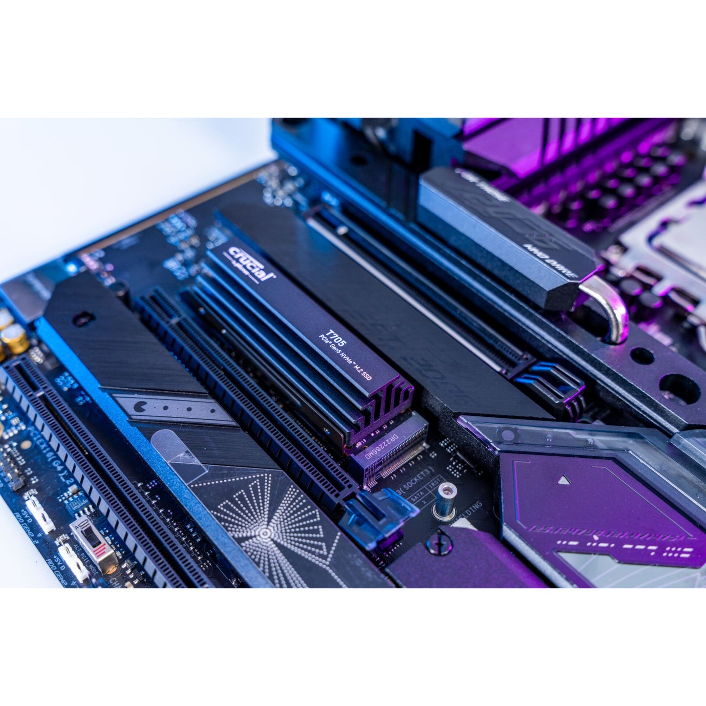 Crucial T705 with heatsink   2TB PCIe Gen5 NVMe M.2 SSD