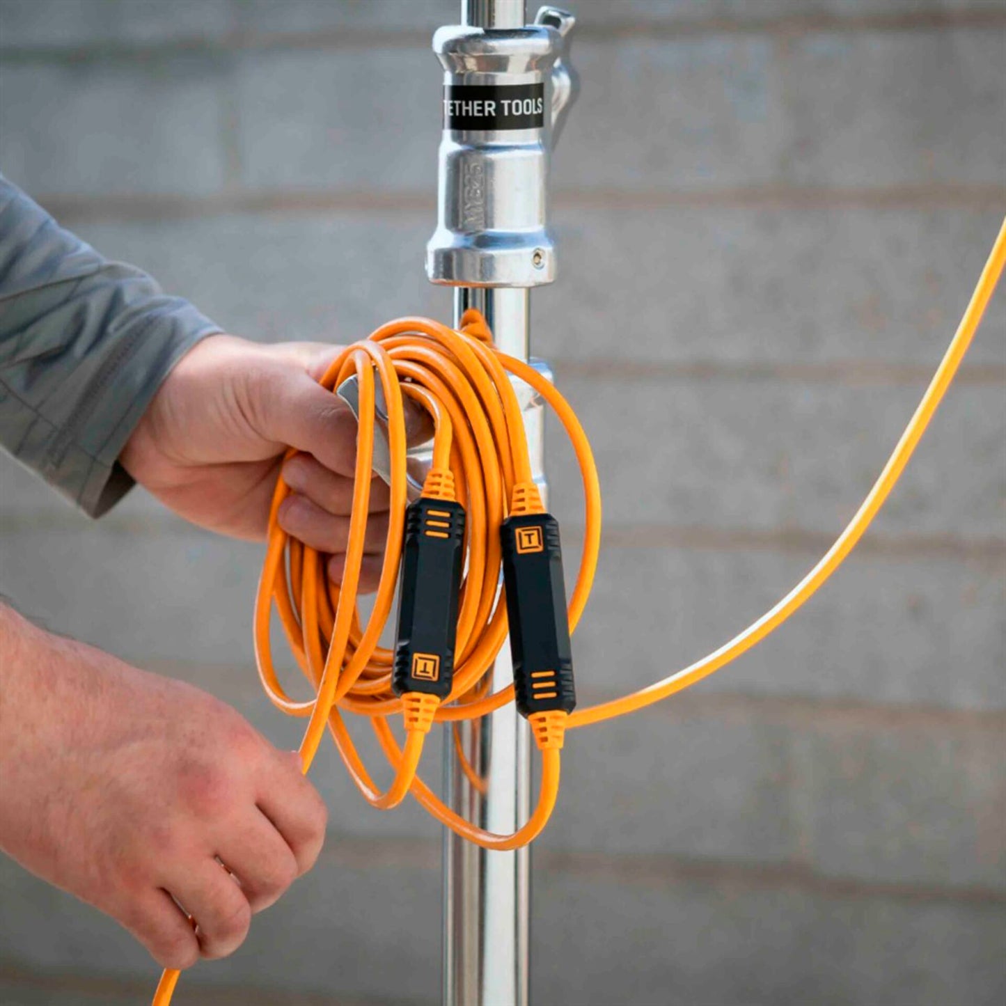 Tether Tools TetherPro USB-C auf USB-C rechter Winkel orange 9,4m